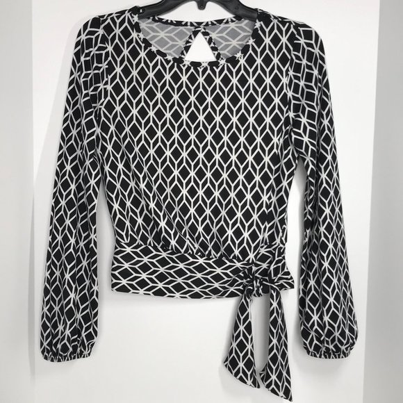 Women's L/S Top | Black/White Geometric & Side Tie - Picture 2 of 9